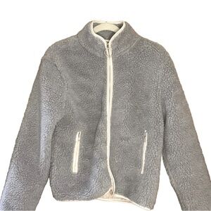 Stay cozy with this beautiful Gray Ivory Ella Sherpa Fleece Jacket, size small.